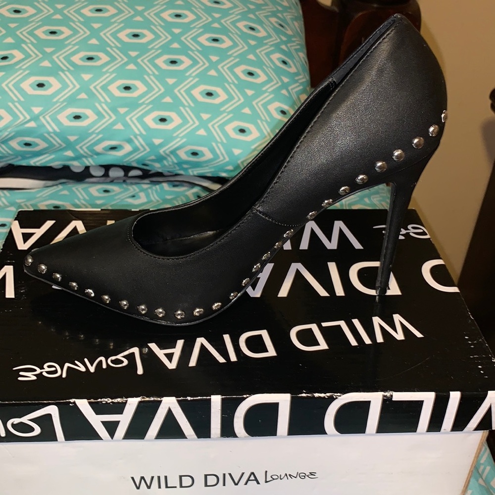 Black closed toe heel